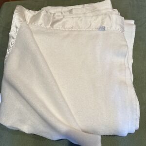 Vintage Acrylic Blanket Twin 66" W x 83" L White Satin Trim Made in USA FLAW